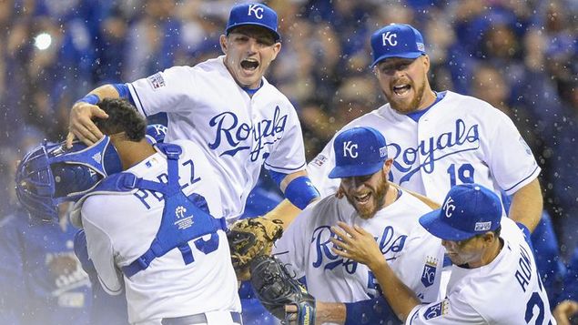 Kansas barre a los Orioles y avanza a la Serie Mundial