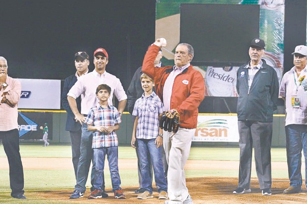Núñez conduce victoria de las Estrellas sobre Toros en Día Inaugural