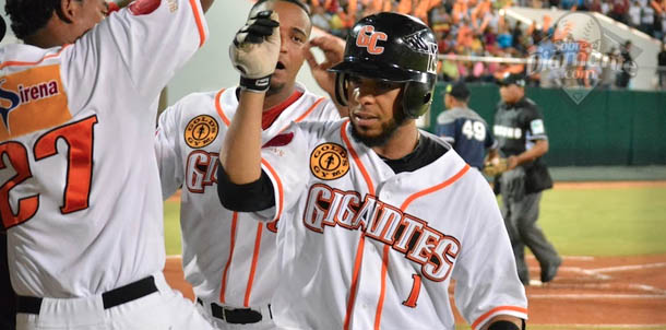 Leury García, Alexi Casilla y Carlos Peguero cerca de integrarse a los Gigantes