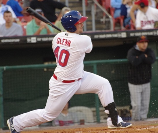Escogido contratan al jardinero Brad Glenn