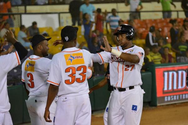Gigantes vence a los Toros y suben al primer lugar