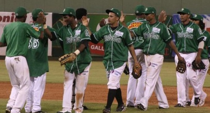 Estrellas vencen a los Leones; suben a la primera posición