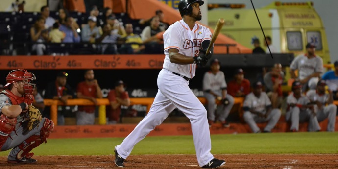 Peguero conduce con doble triunfo de Gigantes sobre Toros