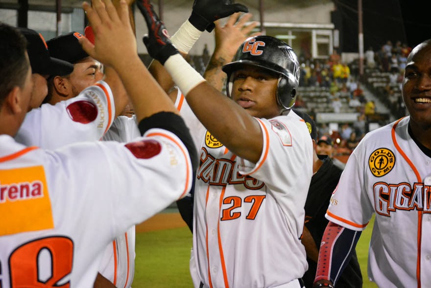 Gigantes se sacuden y le propinan el quinto revés de manera seguida al Licey