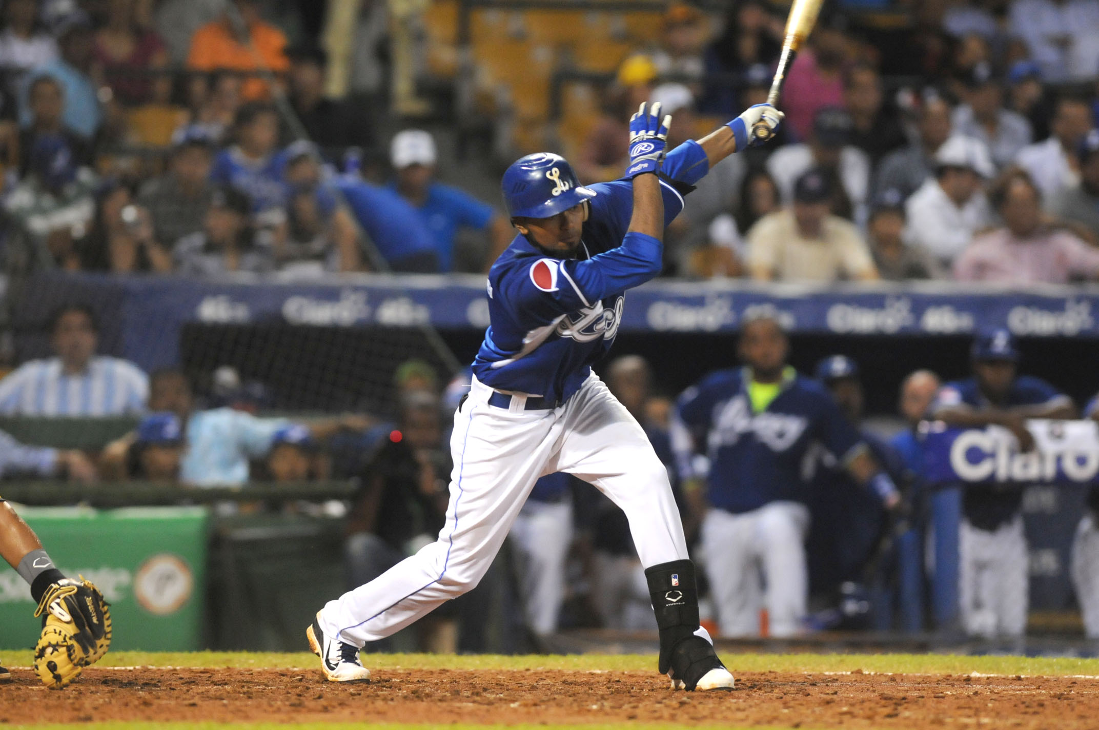 Reyes y Hernández lideran ofensiva en triunfo del Licey sobre Estrellas
