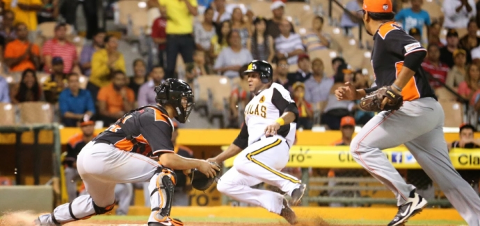 Toros vencen a las Águilas y suben al primer lugar de la tabla de posiciones