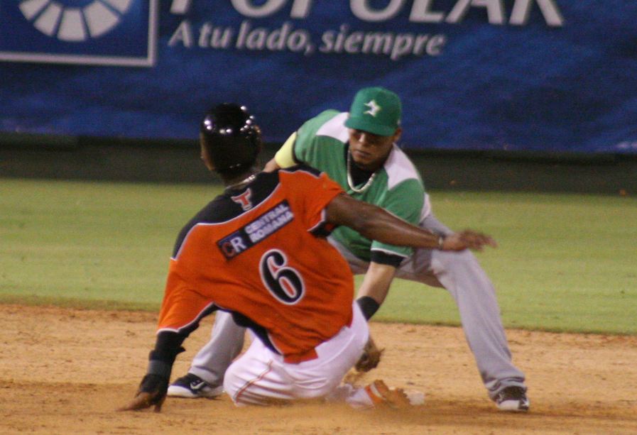 Estrellas derrotan a los Toros y empatan en primer lugar con Águilas
