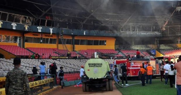 Corto circuito provocó incendio en Estadio Cibao; suspenden juegos del fin de semana