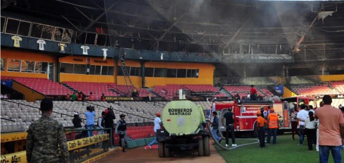 Corto circuito provocó incendio en Estadio Cibao; suspenden juegos del fin de semana