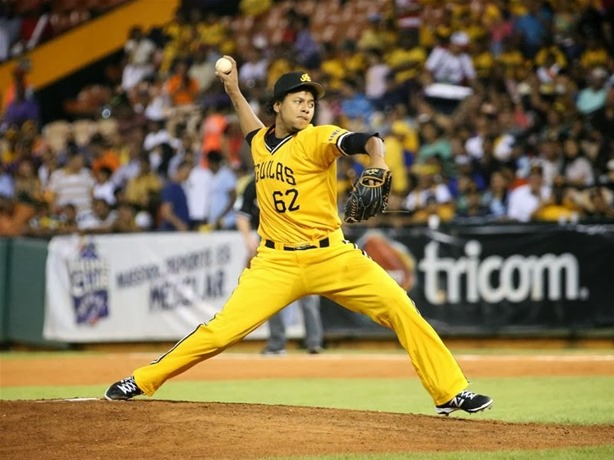 Carlos Martínez "El Tsunami" lanzará primer juego de las Águilas en el Round Robin