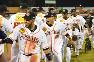 Gigantes empatan en segundo con las Águilas