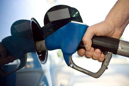 Gobierno vuelve a bajar precios de los combustibles; excepto el GLP