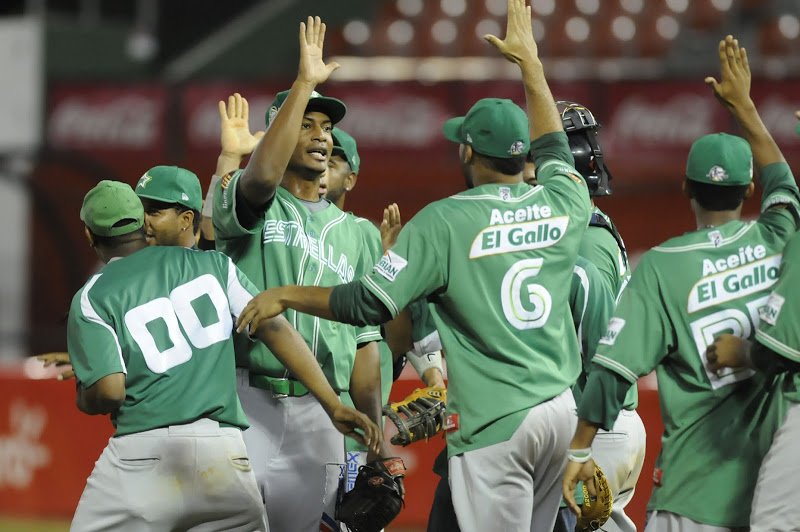 Pitcheo de las Estrellas vuelve a dominar bates de Águilas