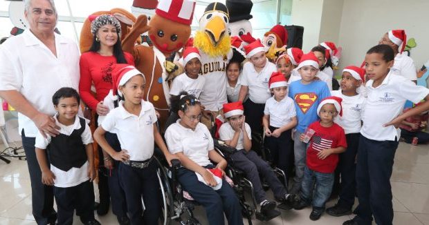 CDD patrocina actividades navideñas a niños de la Escuela Educación Especial y del Hogar Dominica