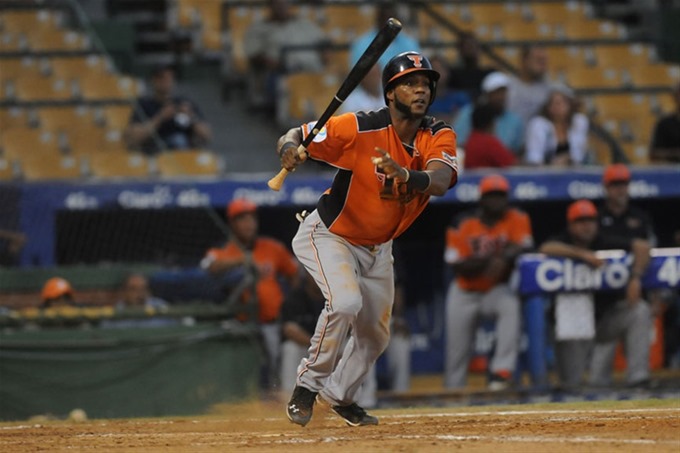 Gómez y Villanueva guían blanqueada de Toros sobre Estrellas