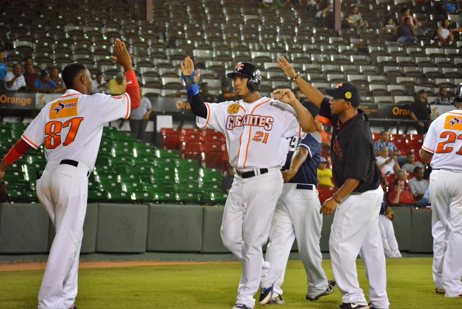 Grand slam de Sierra deja tendido en el terreno a los Toros