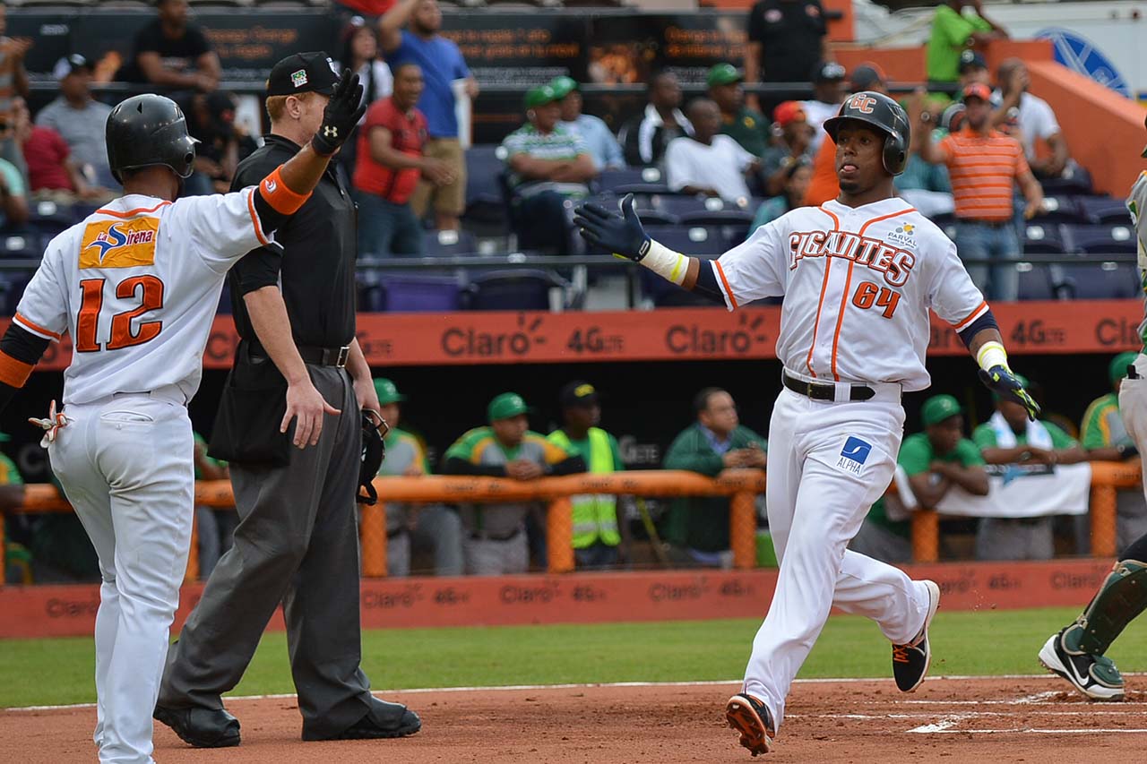 ¡Indetenibles! Gigantes vencen a las Águilas y siguen firmes en primero