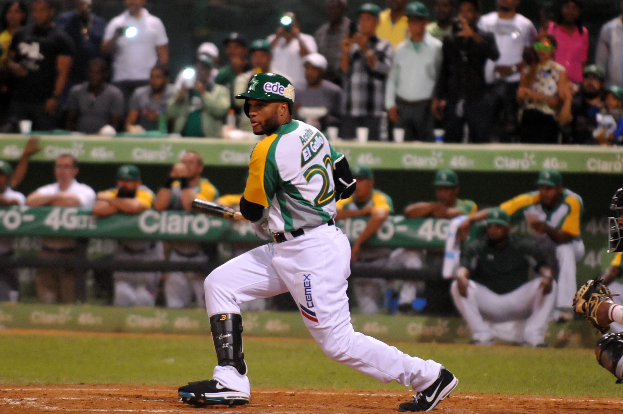 ¡Debut por todo lo alto! Canó empuja tres en triunfo de Estrellas sobre Gigantes