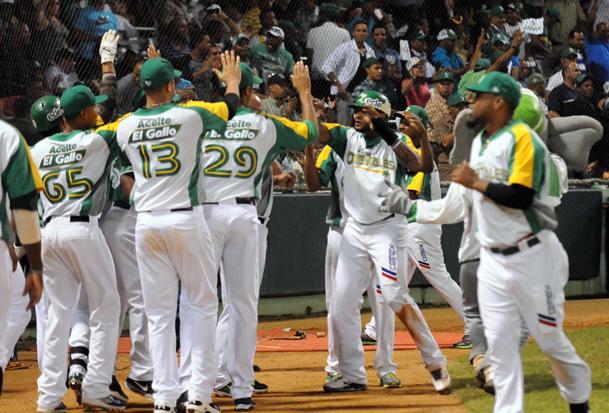 Estrellas vencen a las Águilas y quedan solas en segundo lugar del Round Robin