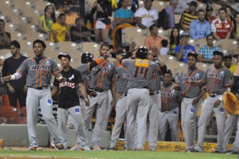 Gigantes vencen a las Águilas y siguen firmes en primer lugar