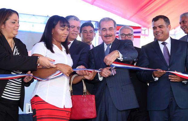 Presidente Medina entrega estancia infantil en San Cristóbal
