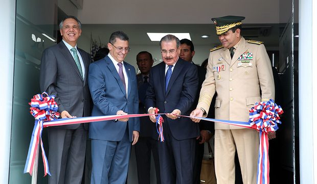 Presidente Medina deja inaugurado laboratorio científico en Aduanas