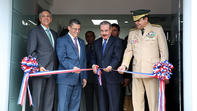 Presidente Medina deja inaugurado laboratorio científico en Aduanas