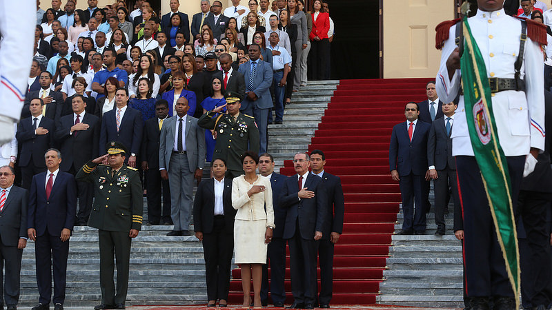Presidente Medina y su gabinete rinden tributo a la Bandera Nacional