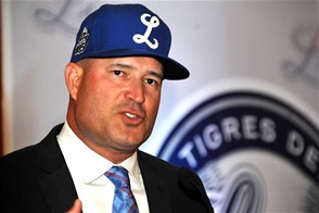 Tigres del Licey extienden contrato a su gerente Manny Acta