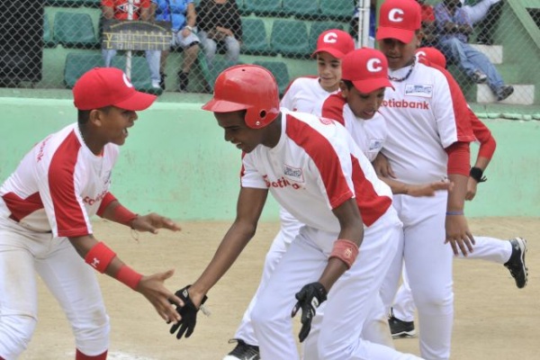 Reyes arrancan con victoria en inicio Clásico de Pequeñas Ligas
