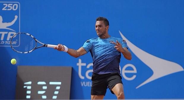 Víctor Estrella gana y avanza a la final del ATP de Quito