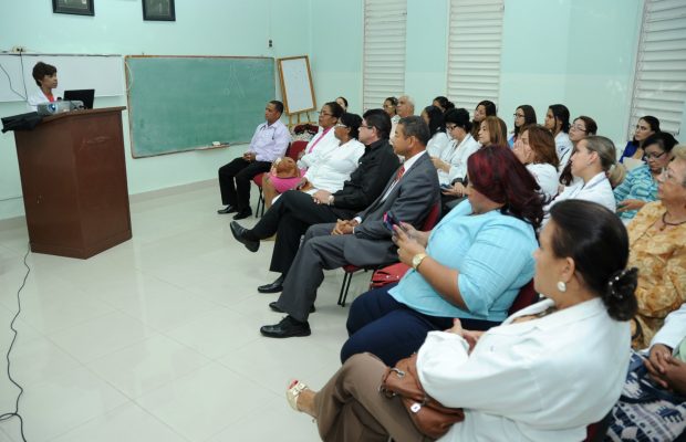 Dictan conferencia sobre “diabetes tipo 1” en Hospital Infantil Santo Socorro.