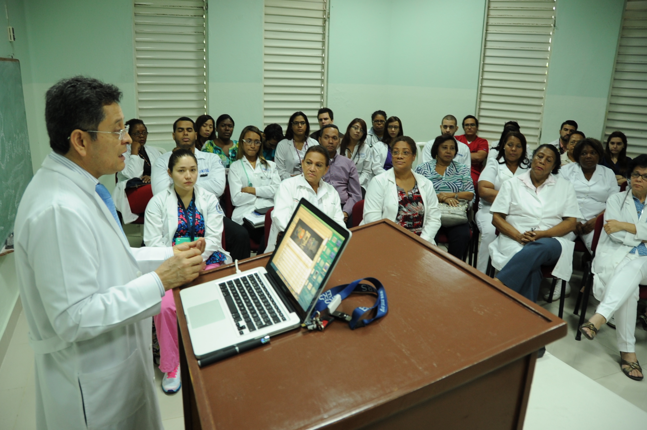 Dictan conferencia sobre “asma bronquial” en Hospital Infantil Santo Socorro