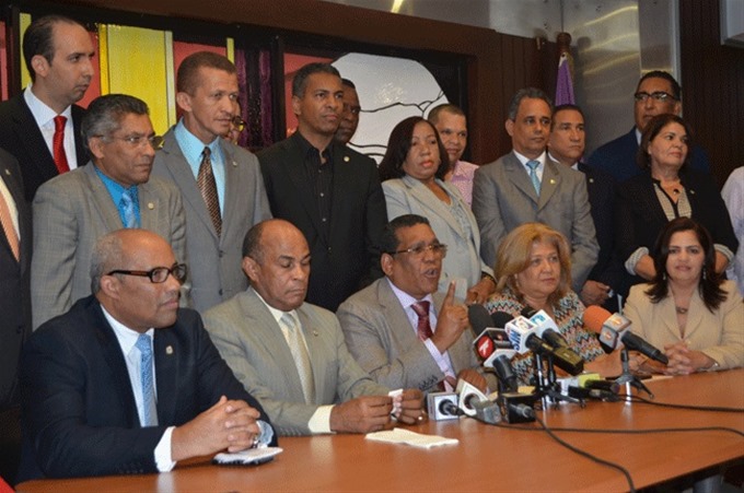 Legisladores del PLD condenan campaña de descrédito contra Leonel