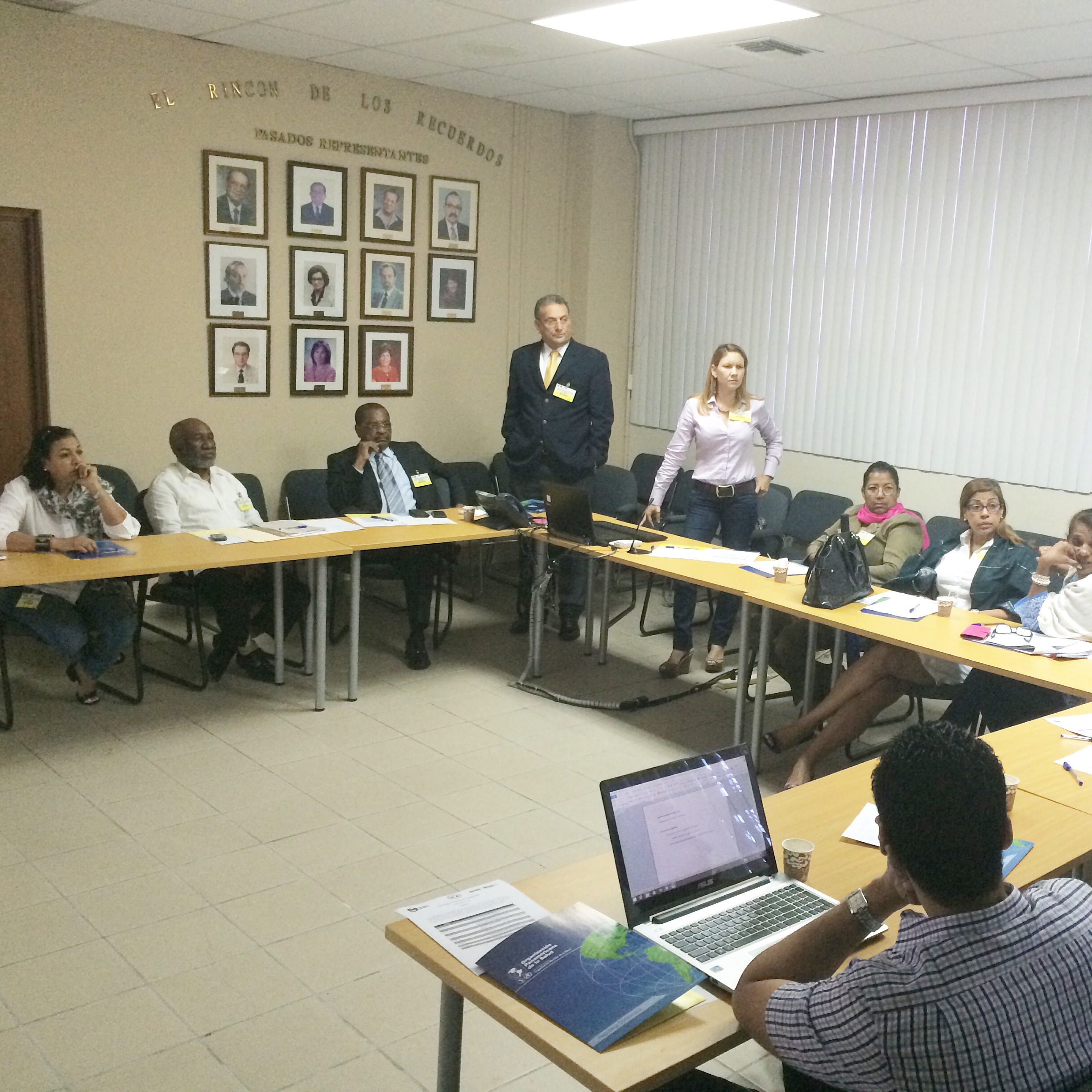 El taller fue impartido por la doctora Erika Saint-Hilaire y la elaboración del proyecto cuenta con el apoyo de la Organización Panamericana de la Salud.