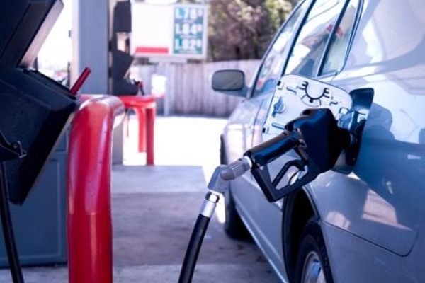 Gobierno baja precios del gasoil y GLP; congelan gasolinas y gas natural