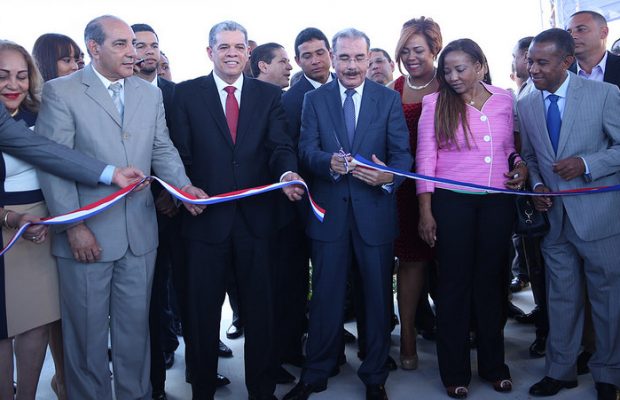 Presidente Medina entrega dos estancias infantiles en Moca