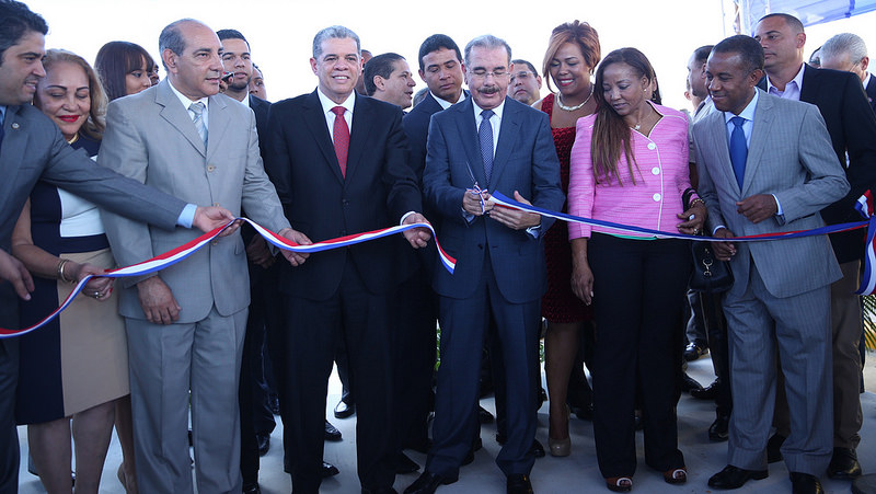 Presidente Medina entrega dos estancias infantiles en Moca