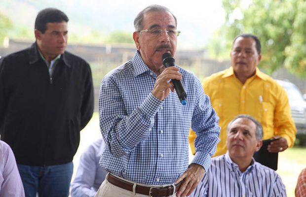 Presidente Medina autoriza financiamiento a productores de cacao y pimienta de Yamasá