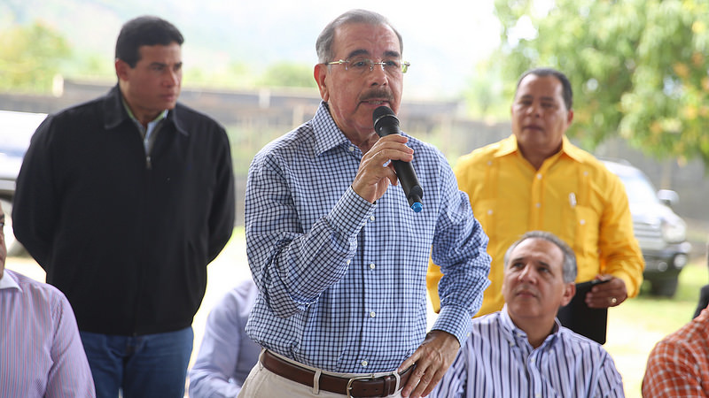 Presidente Medina autoriza financiamiento a productores de cacao y pimienta de Yamasá