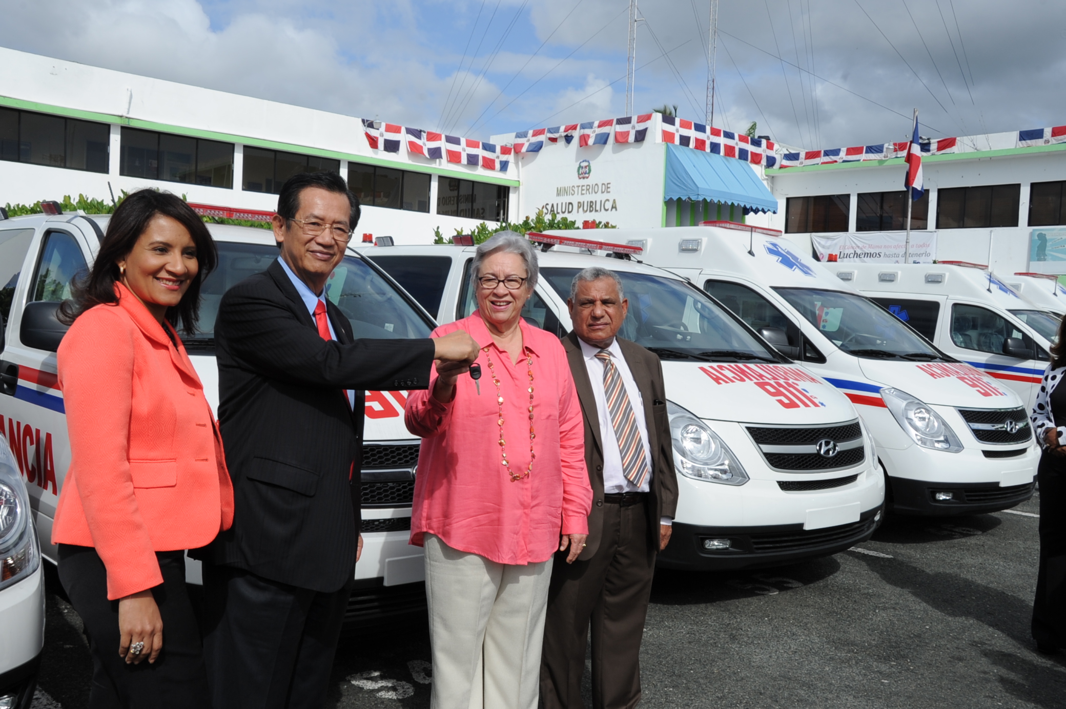 Taiwán dona 80 ambulancias al Ministerio de Salud Pública para ser utilizadas en el sistema 9-1-1