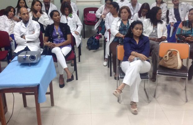 Dictan conferencia sobre “neumonías” en Hospital Santo Socorro
