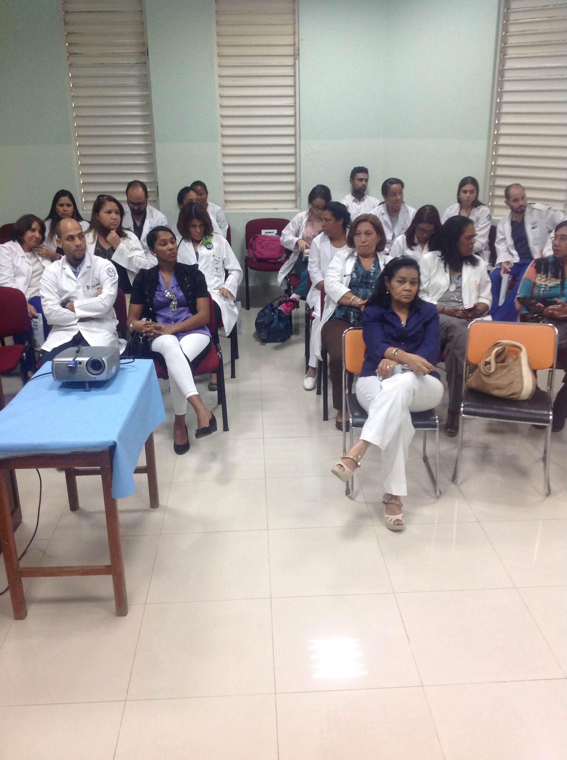 Dictan conferencia sobre “neumonías” en Hospital Santo Socorro