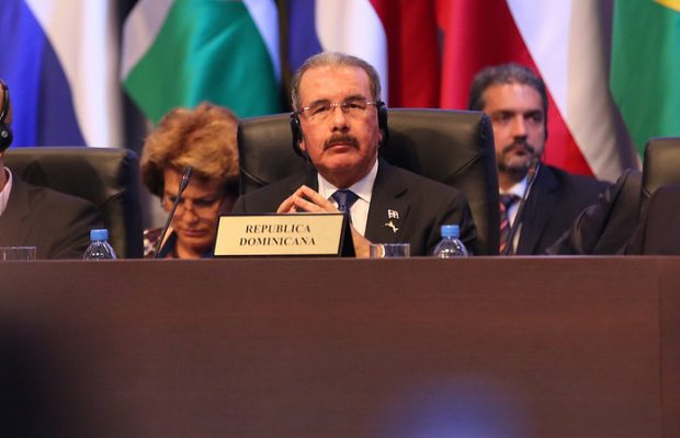 Presidente Medina pide a países desarrollados equilibrar carga del narcotráfico