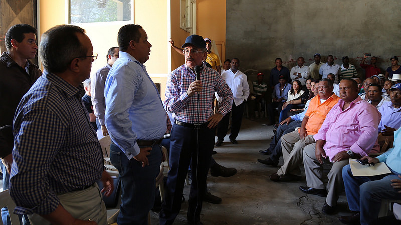 Presidente Medina ordena rehabilitar una factoría de arroz en San Juan y financiar 4,000 tareas de aguacates
