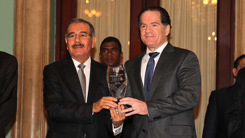 Presidente Medina recibe premio Personaje del Año por tercer año seguido
