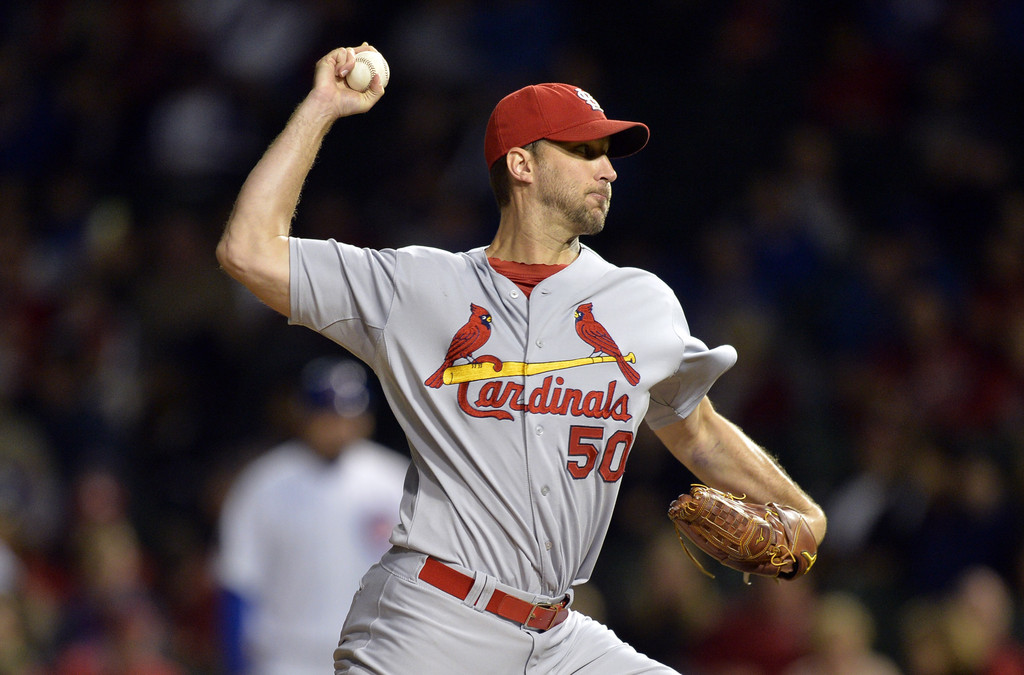 Wainwright guía blanqueada de Cardenales ante Cachorros en partido inaugural de Grandes Ligas