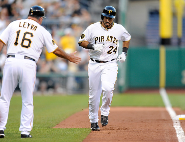Álvarez disparó cuarto HR en triunfo de Piratas