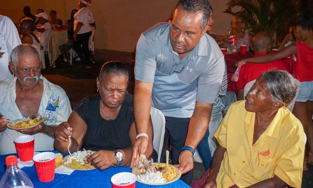 Fundación y Liga Pimentel ofrecen cena a envejecientes ...
