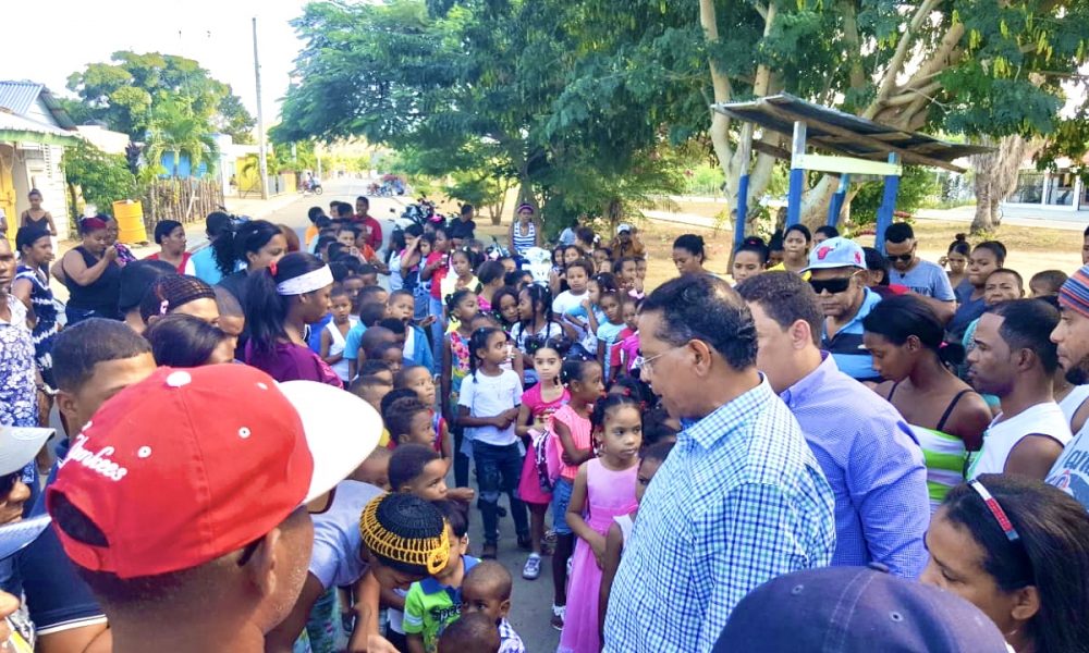 Rodríguez Pimentel reparte juguetes a niños el Día de ...